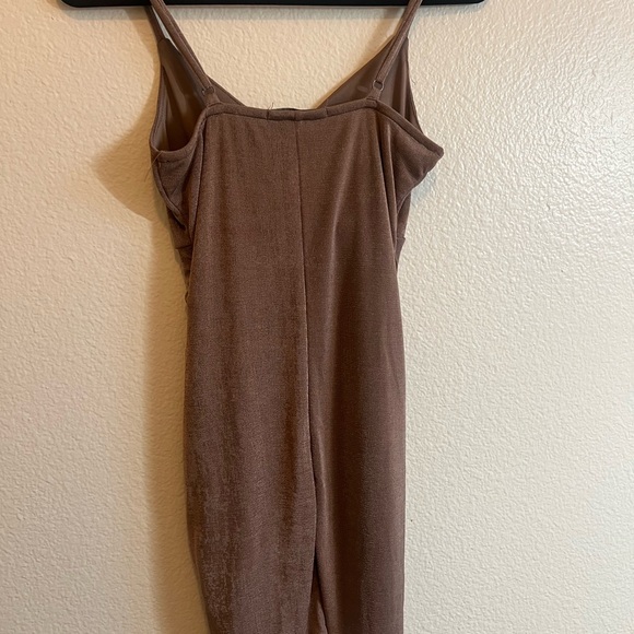 Brown dress - Picture 2 of 3